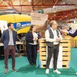Pour le directeur de l'Ecole valaisanne d'agriculture, Raphaël Gaillard (ici en interview), le 1er Vitiday doit redonner son aura au métier de viticulteur. Photoval, Valérie Pinauda/LDD